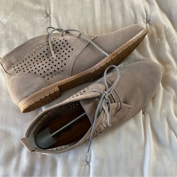 EuroSoft Emmeline laser cut taupe gray suede lace up chukka bootie 10 - Picture 16 of 16